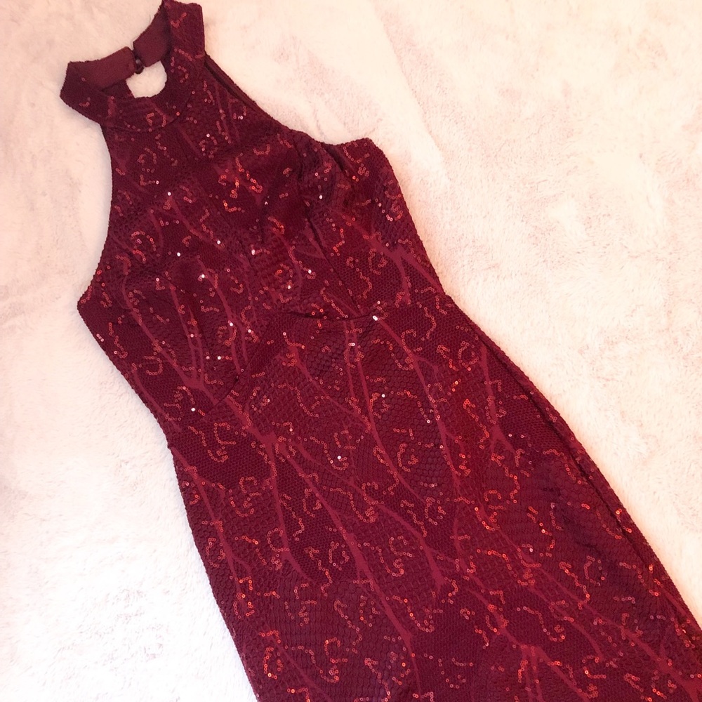 Red sequined mini dress 🌹